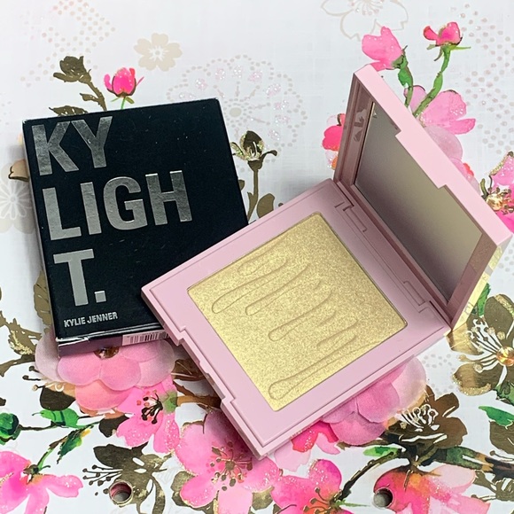 Kylie “Dreaming of Diamonds” Kylight 💋2 for 15💋 - Picture 2 of 4